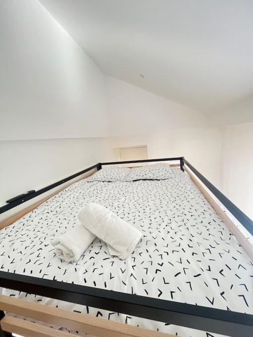 Banjul - Bel Appartement A Реймс Екстериор снимка